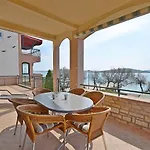 Ivan By The Sea Apartment *