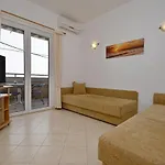 Apartment Ivan By The Sea
