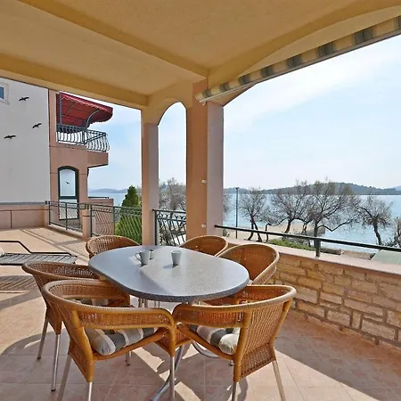 Ivan By The Sea Apartman *