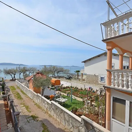 Ivan By The Sea Apartman