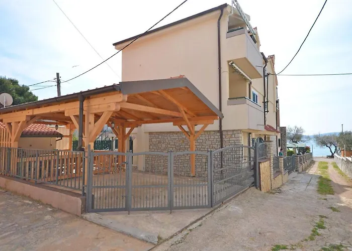 Ivan By The Sea Vodice